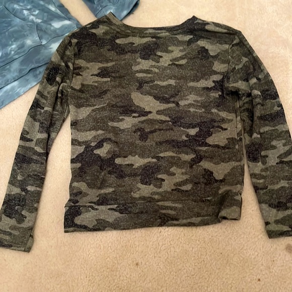 3 sweater set: - Picture 4 of 4